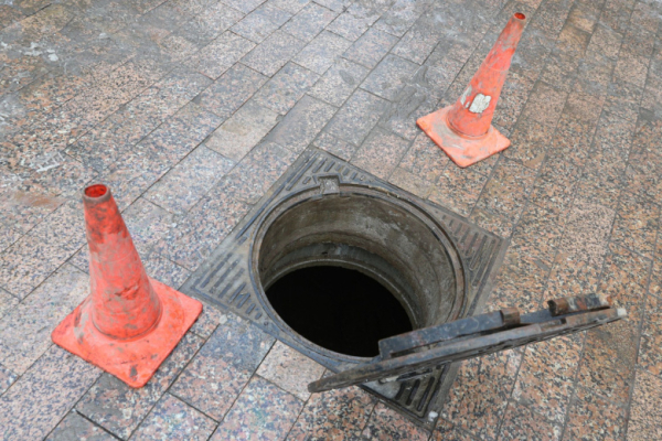В канализационном люке нашли тело на северо-востоке Москвы