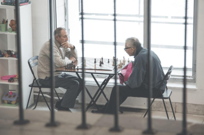 Долгожитель из США назвал привычки, которые помогли ему дожить до 111 лет