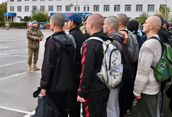 Более 600 солдат пополнят десантно-штурмовую бригаду Конаевского гарнизона