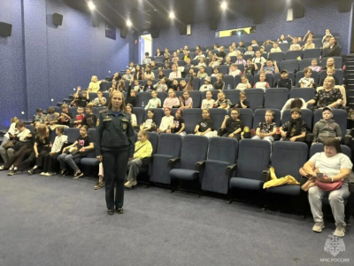 В Заинске детям показали, как действовать при пожаре в кинотеатре &laquo;Космос&raquo;