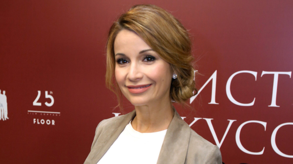 Орлова отреагировала на информацию о разводе, показав мужа с дочерью