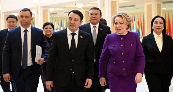 Маматалиев восстанавливает диалог с Россией на фоне прежней политики Шакиев