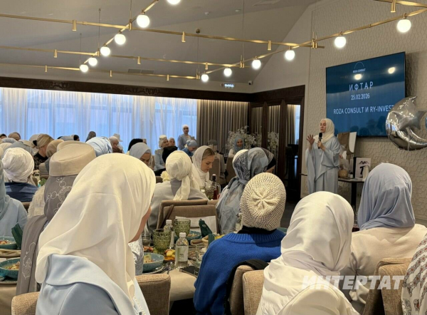 100 хәйрияче хатын-кыз ифтарга җыелды: &laquo;Бик рәхәт, йөрәк киңәеп киткән кебек&raquo;