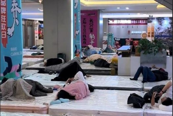 Заработал более 200 тыс. тенге: мужчина пролежал 33 часа на матрасе