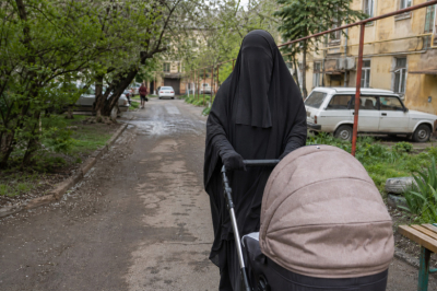 Увезли в психдиспансер: что нового в деле матери, возившей труп в коляске