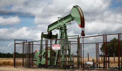Нефть игнорирует силу доллара