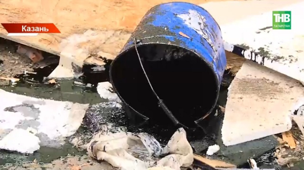 Остановка рухнула на девушку, гудрон залил машины, Кама вышла из берегов: хроника адского шторма в Татарстане