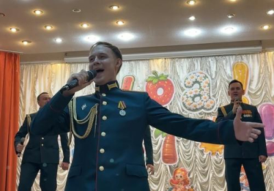 Фронтовые артисты &mdash; детям: ансамбль ЦВО дал концерт в детском доме прифронтовой Амвросиевки