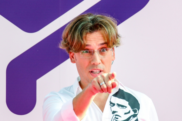 Галкин провел дорогую свадьбу украинской пары в Каннах